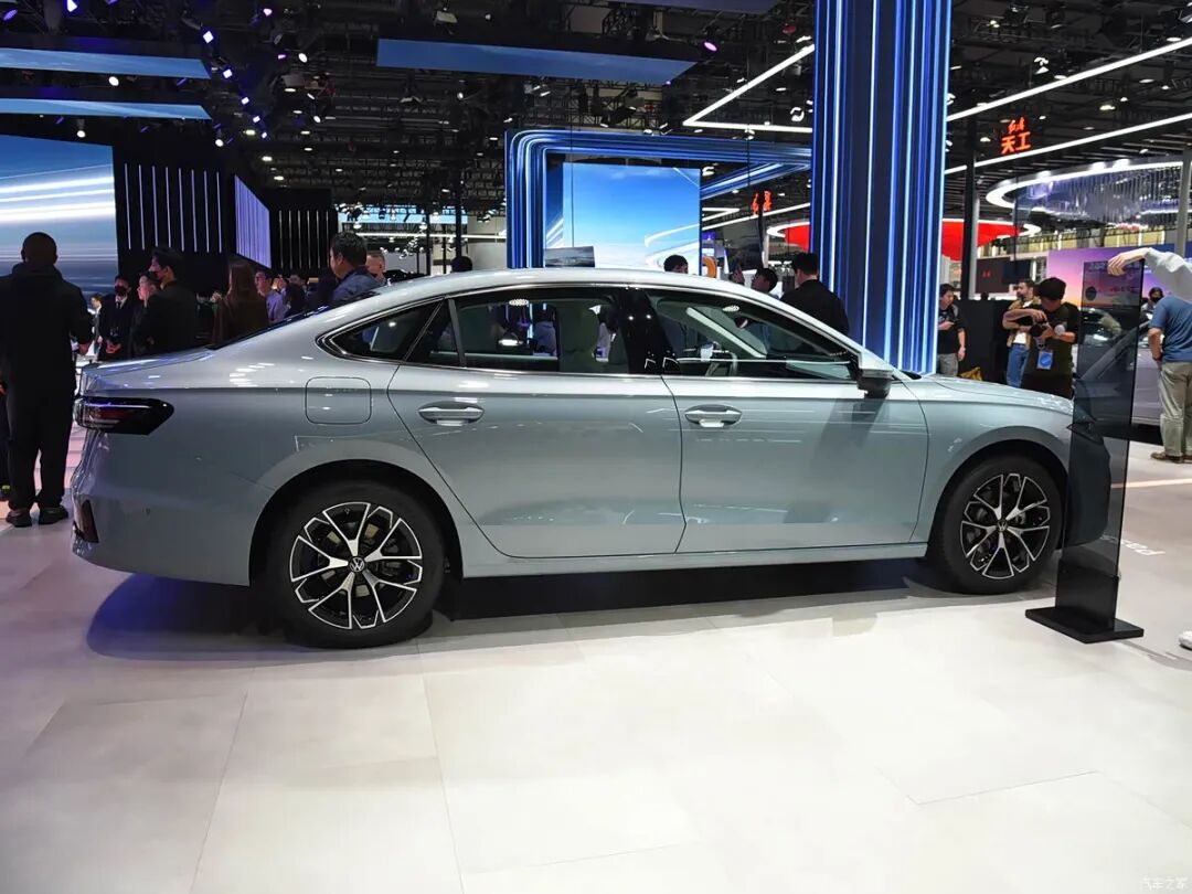 1.5T插混，续航1300km！ 大气优雅，运动感十足！