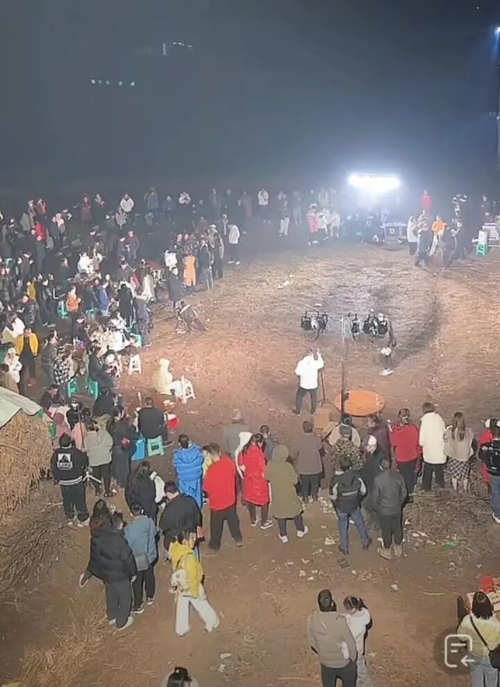 重庆女子不会杀猪网上求助，上千网友驱车前来帮忙，10万人在线围观！