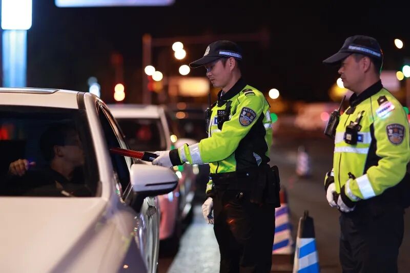 关注2026春运｜春运首日，重庆交警多措并举护航回家路